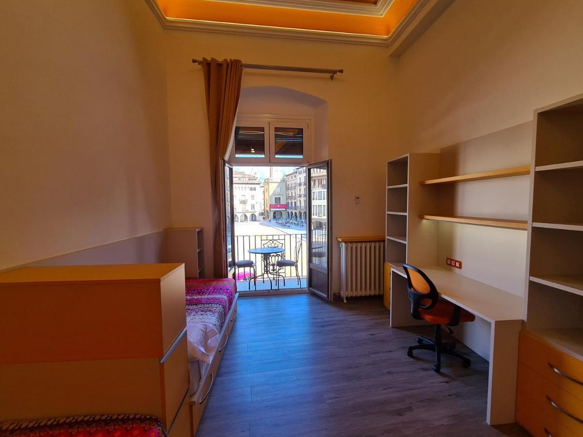 Apartaments Vicus 3 Con Vistas A La Plaza Mayor De Vic Eksteriør billede